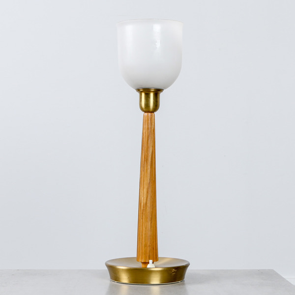 Hans Bergstöm, ASEA, "1240", bordslampa, alm och mässing, 1940-tal