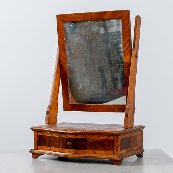 Lådspegel, fanerad, 1700-tal