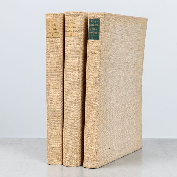 Böcker, "International Møbel Haandbog", band I-III, Ole Haslund, Edward C.J Wolf & H.o. Bøggild-Andersen, Köpenhamn, 1947