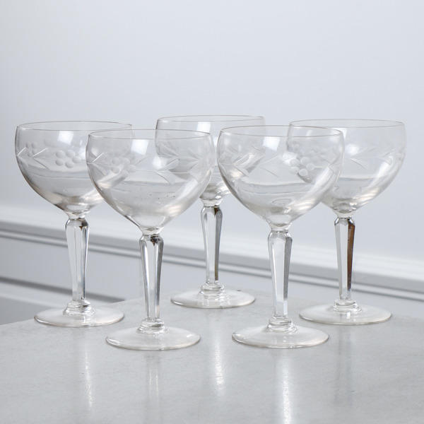 Vinglas, 5 st, slipad dekor, 1900-talets första häft