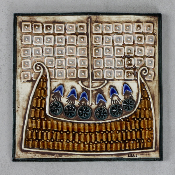 Lisa Larson, väggrelief, vikingabåt, glaserat stengods
