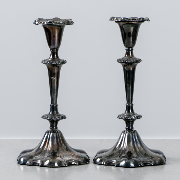 Ljusstakar, ett par, vitmetall, rokokostil, 1900-tal