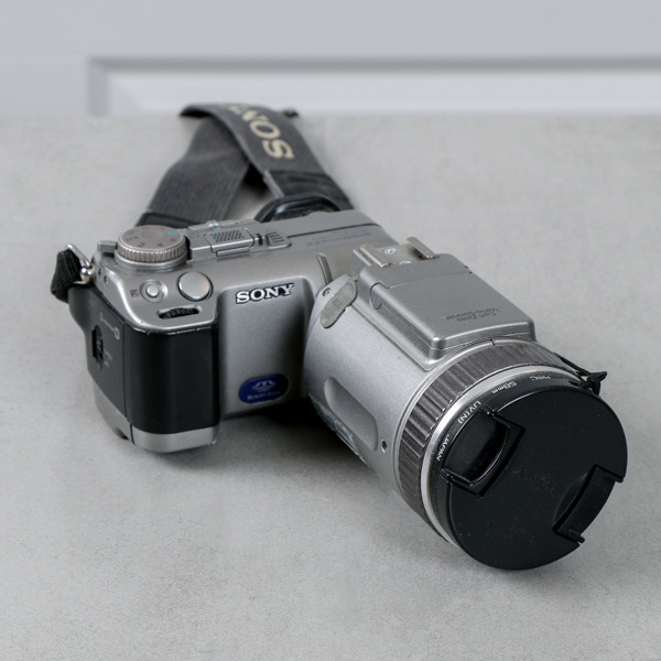 Kamera, Sony DSC-F707, med laddare