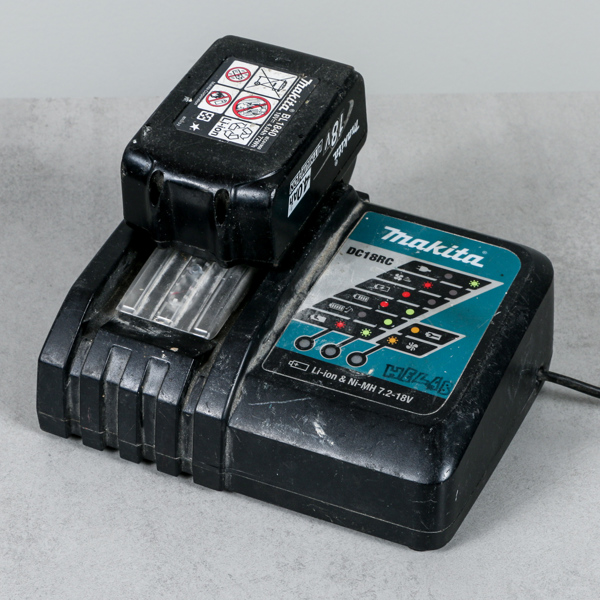 Laddare och batteri, Makita 18V 4.0Ah