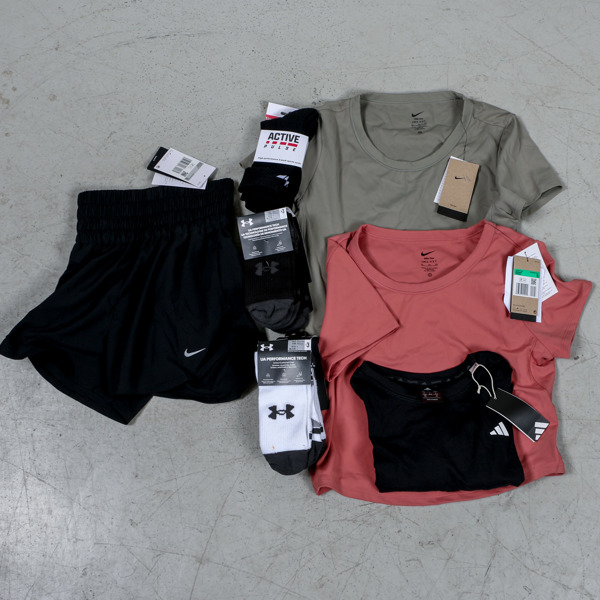Tränings t-shirst, croppade, Nike, dam strl XL, samt Adidas strl L, samt sportstrumpor, Under Armour, mm, oanvända