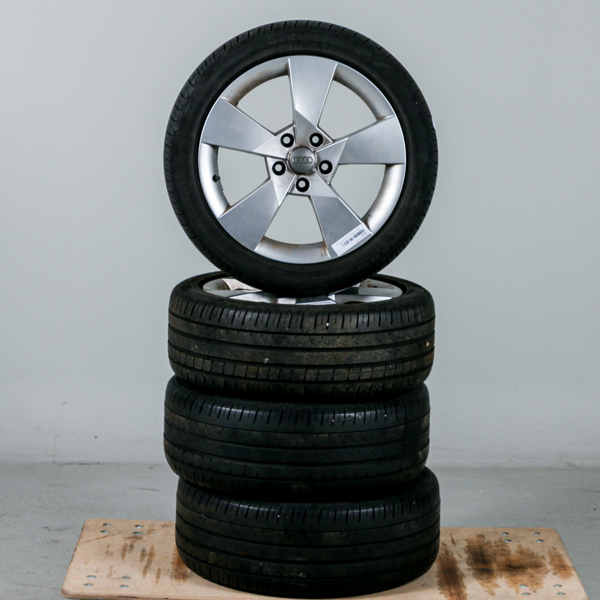 Sommarhjul, 4 st, pirelli 225/45 R17, passar bla Skoda