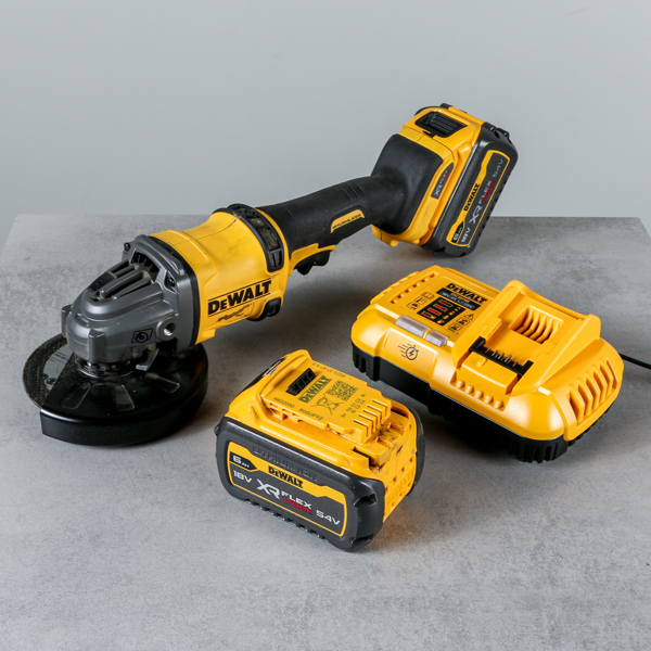 Vinkelslip, DeWalt, med 2 st batterier 6 AH, 1 st laddare
