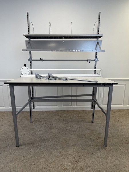 Pack/Arbetsbord med överhylla