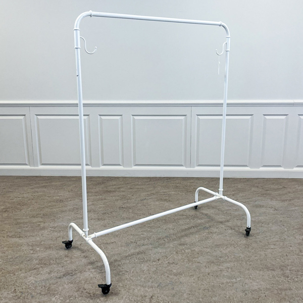Klädställning på hjul, metall, 2000-tal