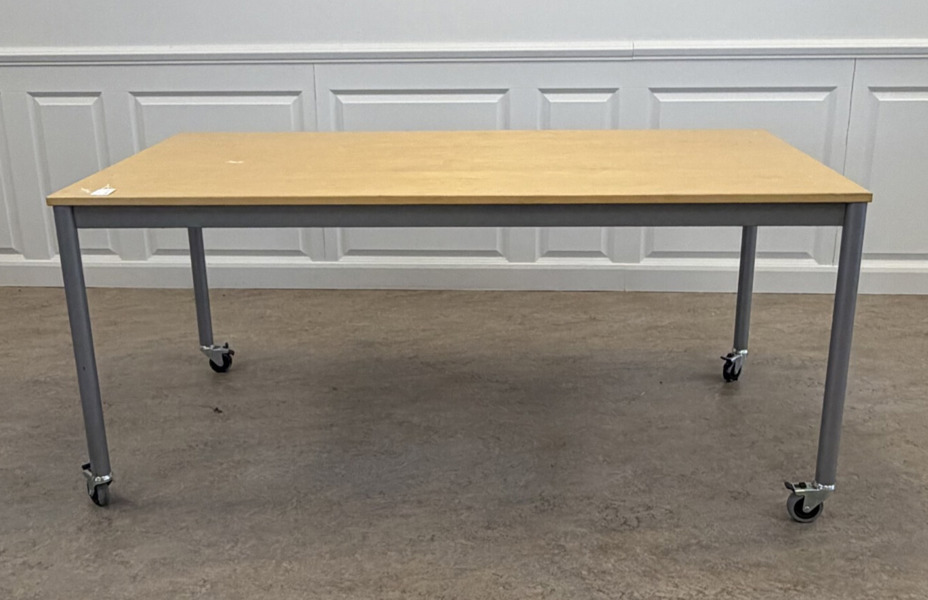 Arbetsbord/ skrivbord, 2000-tal