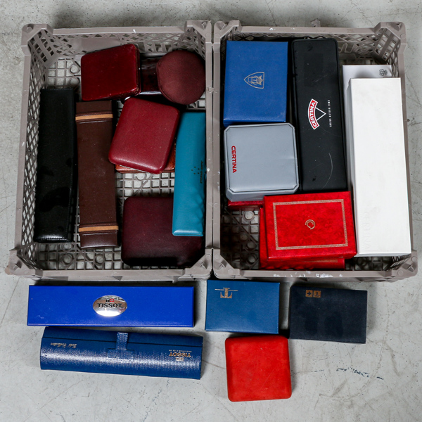 Klockaskar, bla Certina, Tissot