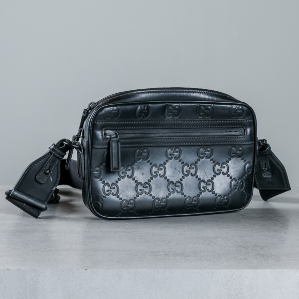 Väska, Gucci, Rubber-Effect small crossbody, prägladt mönster, läder