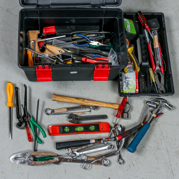 Verktygslåda med div verktyg