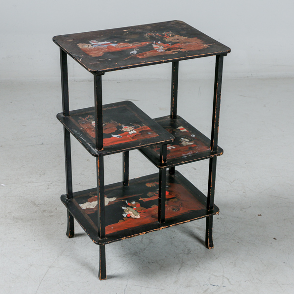 Etagéhylla, orientaliskt lackarbete