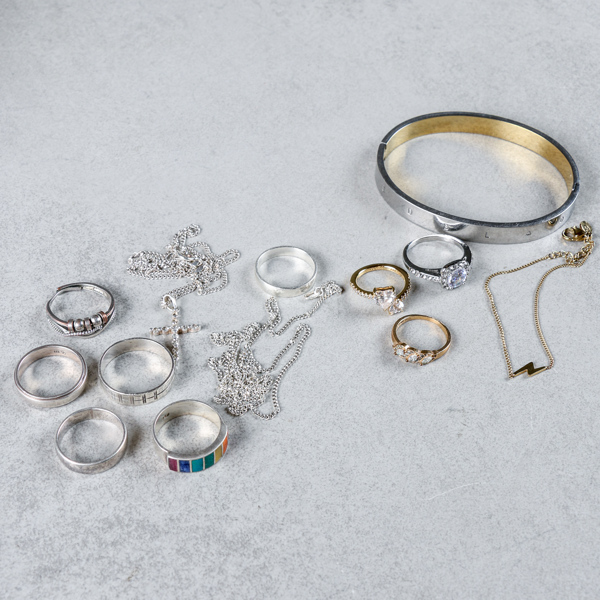 Silversmycken och bijouterier