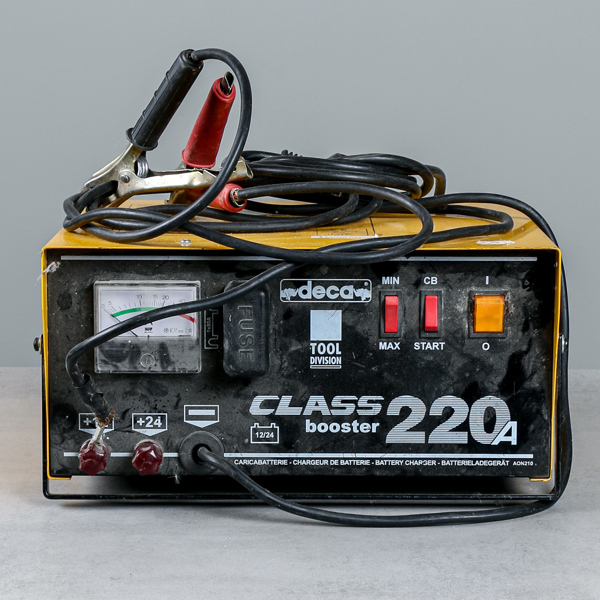 Batteriladdare/ Booster, Deca Class booster 220A, 12/24 volt
