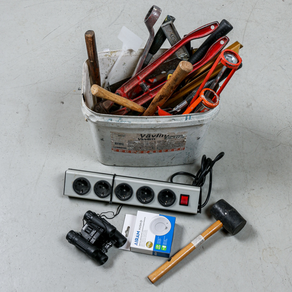 Parti Verktyg, bla bultsax, hammare, kikare