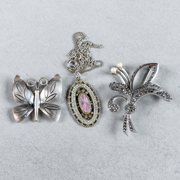 Broscher och hänge, 3 delar, Silver