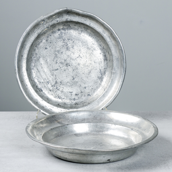 Skålfat, 2 st, tenn, varav 1 st år 1785, Stockholm